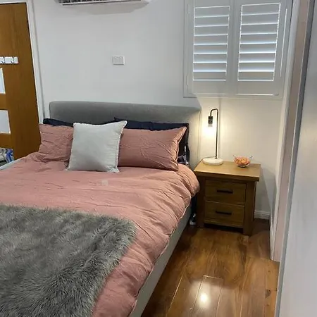 Dog Friendly New Humble Abode In Hotspot Location Apartment Budgewoi Exterior photo